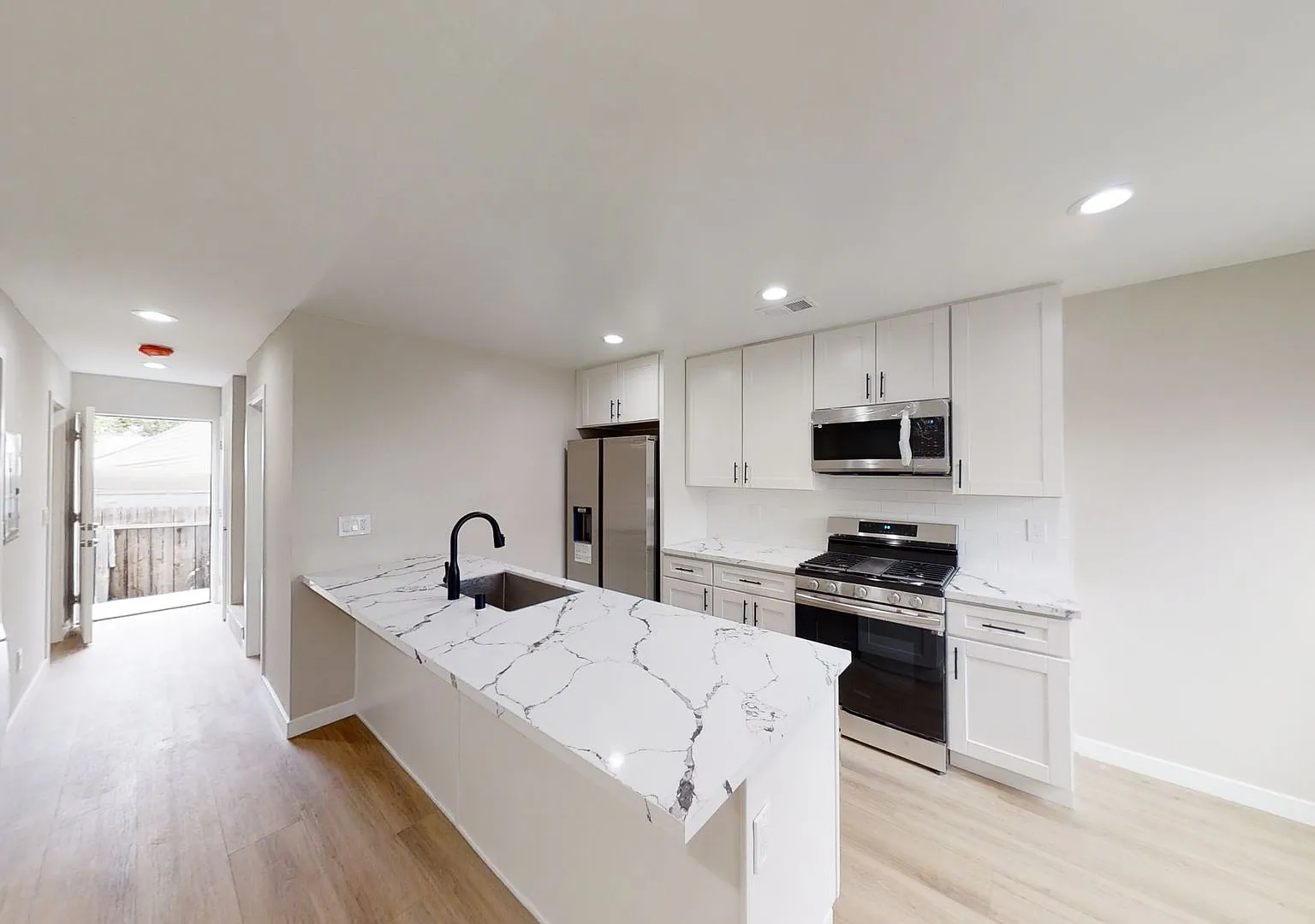 4BD/2BA, Close to Campus! — Photo 1