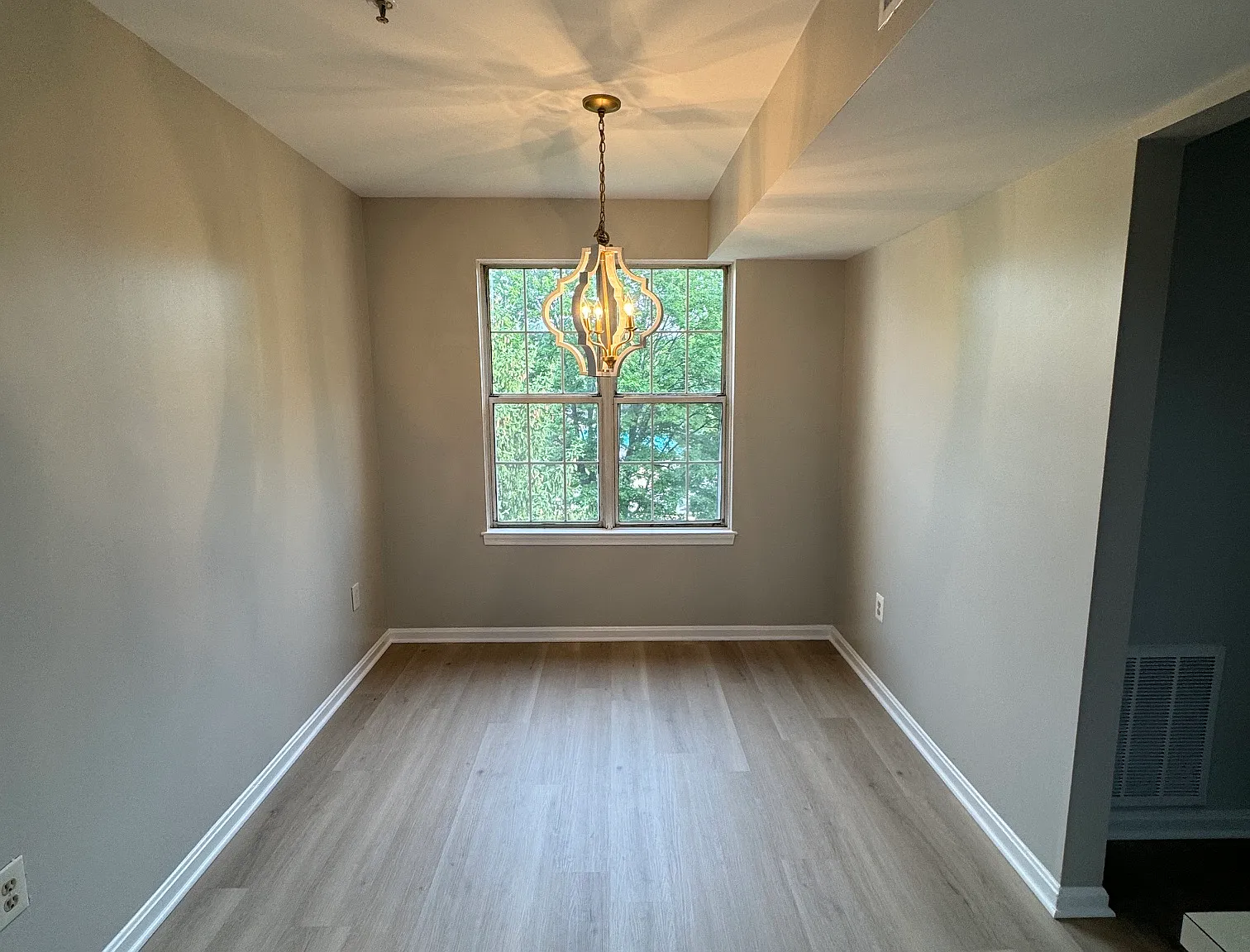 3 bed, 1043 sqft, $2,400 — Photo 4