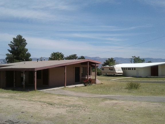 2nd image of 211 E Webb Dr