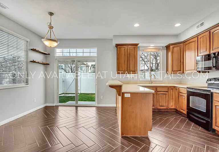 928 Chelsea Ln — Photo 9