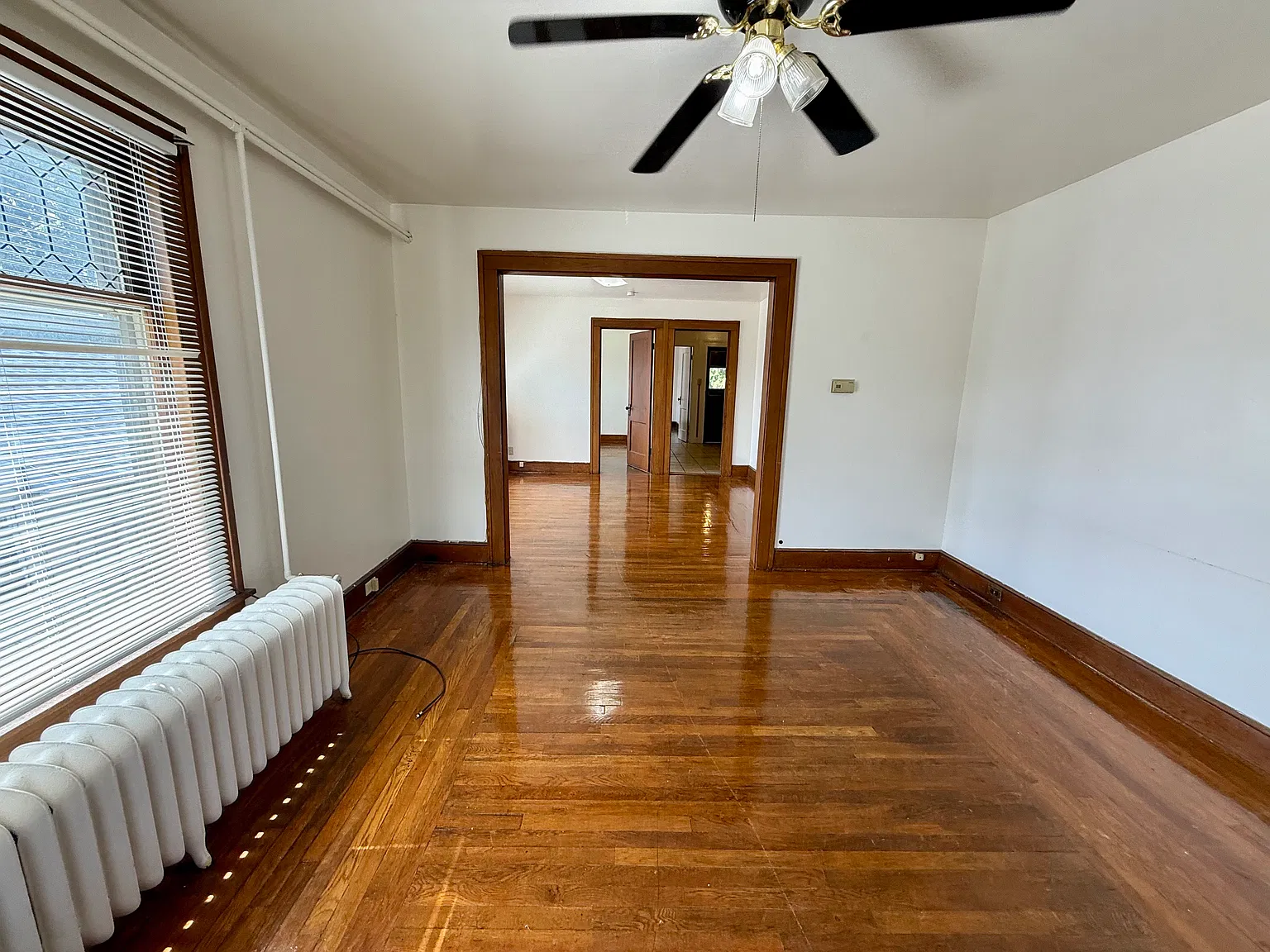 208 N Roosevelt Ave — Photo 3