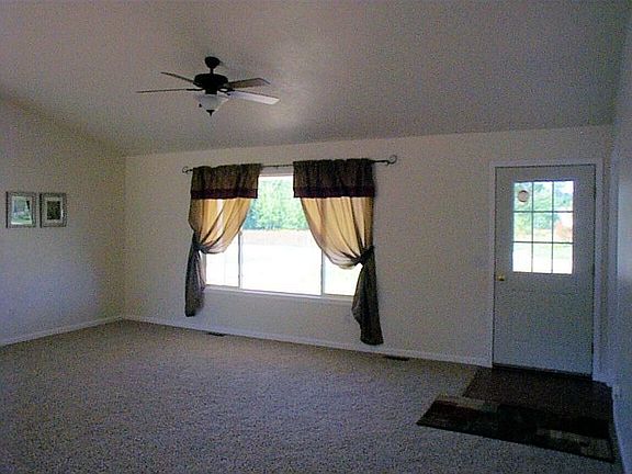 3rd image of 3931 Pebble Creek Dr