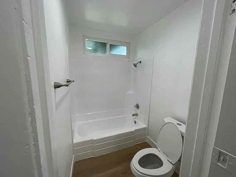 1221 E Beechwood St #3B — Photo 12