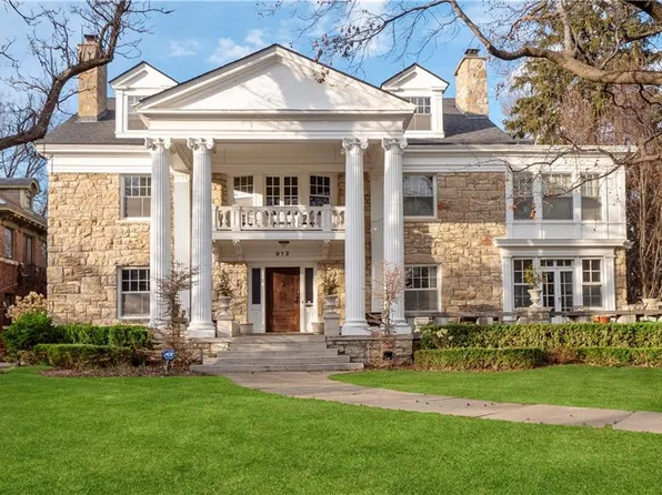 912 Valentine Rd, Kansas City, MO 64111