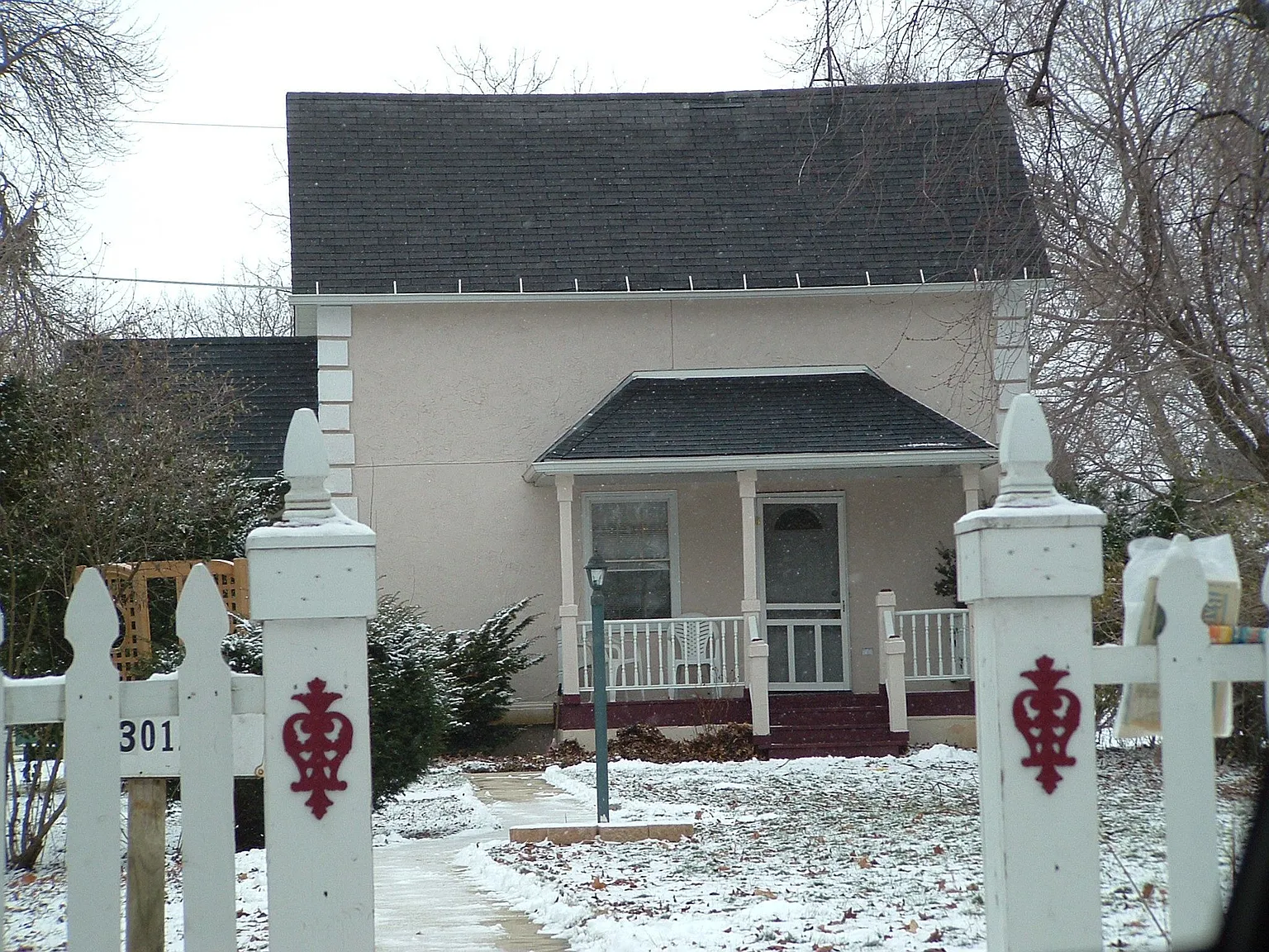 3012 Enoch Ave photo 1