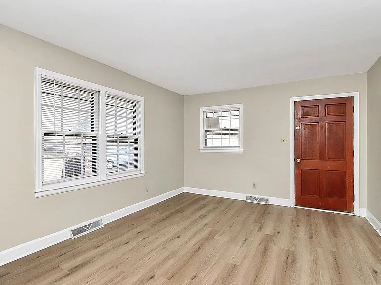 3728 Dresden Dr E — Photo 8
