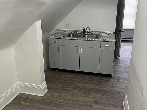 4th image of 11509 Whitmore Ave #3