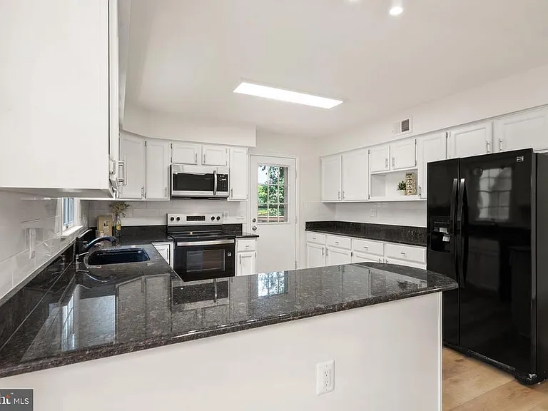 13647 S Springs Dr — Photo 22