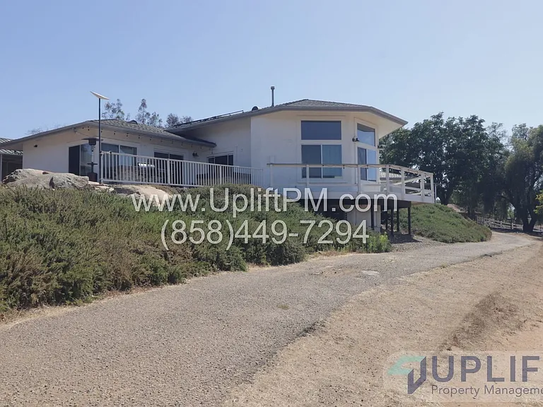 1425 Cedar St — Photo 17