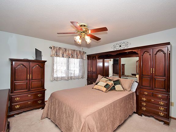 3rd image of 1148 49th Ave NE