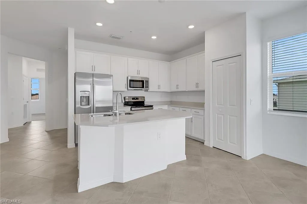 3 bed, 2.0 bath, 1301 sqft, $2,250 — Photo 3