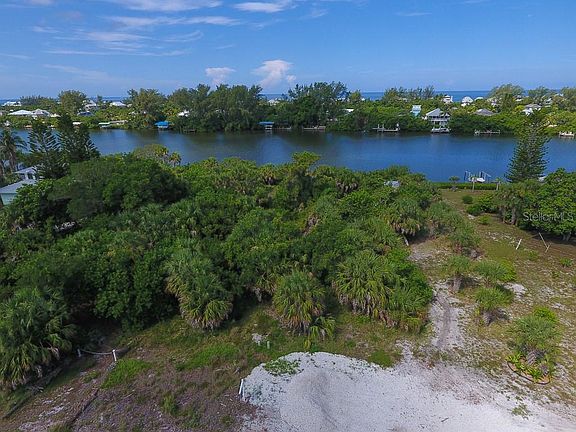 5th image of 271 Kettle Harbor Dr
