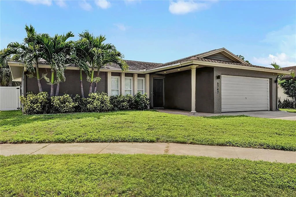 3 bed, 2.0 bath, 1528 sqft, $3,000 — Photo 1