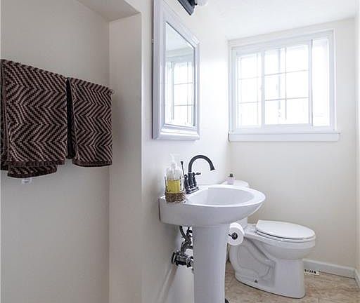 5th image of 4550 W 174th St