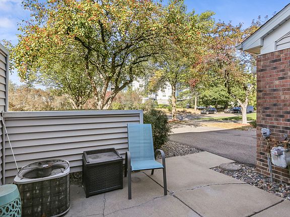 3rd image of 3612 Linden Ave