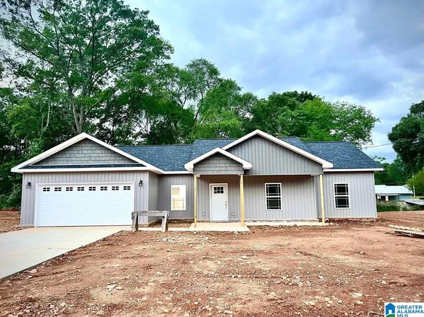 126 Deerfield Cir, Anniston, AL 36207