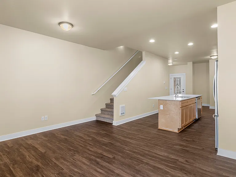 Gravelly Lake Brownstones — Photo 17