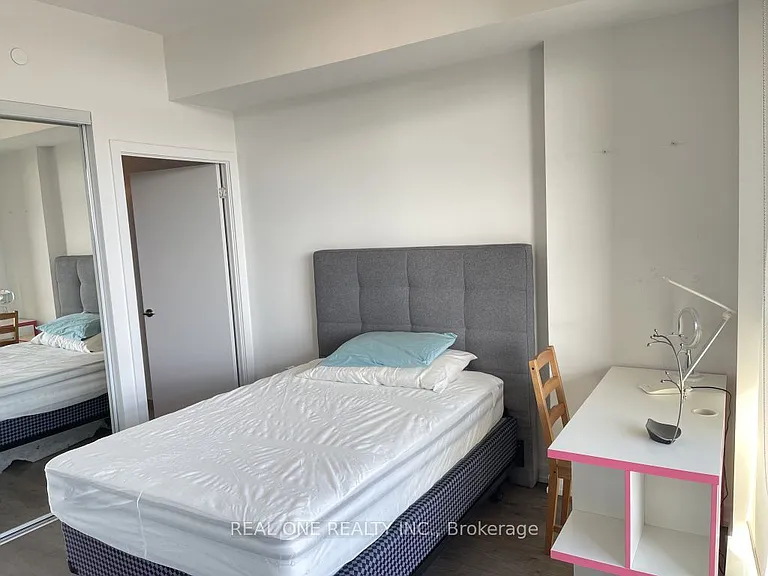 297 College St #710 — Photo 13