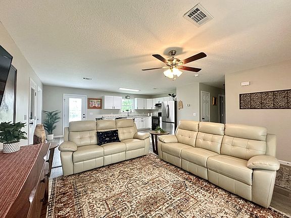 5th image of 1001 Evergreen Ave