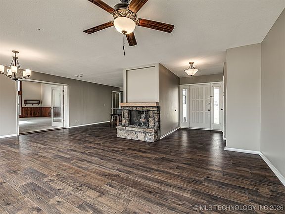 5th image of 300 Ridgecrest Ct