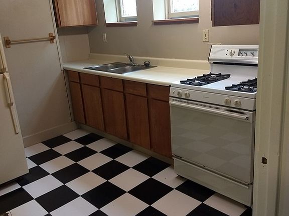 3rd image of 1006 N Garden St APT 3
