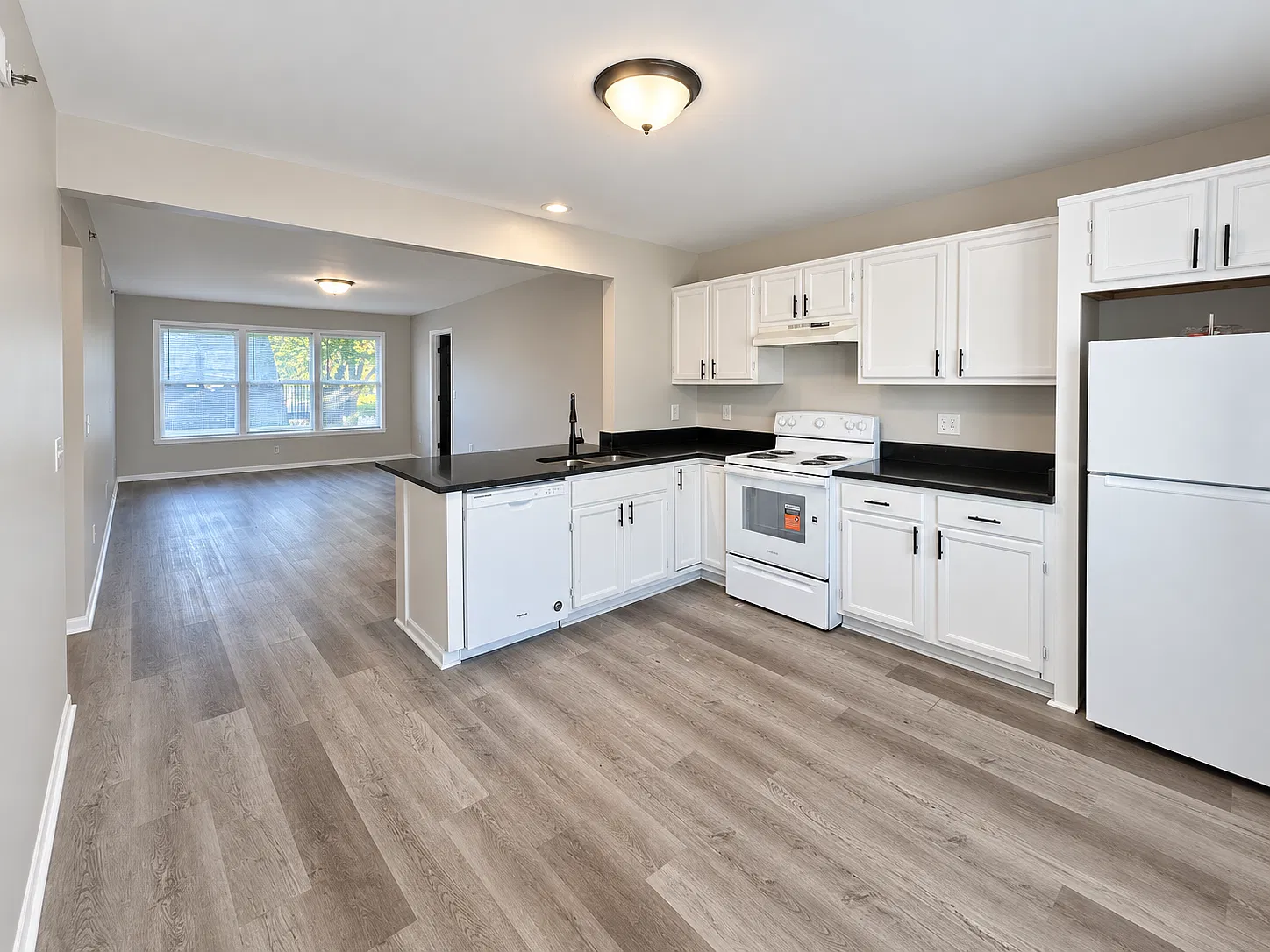 4 bed, 1500 sqft, $1,800 — Photo 1