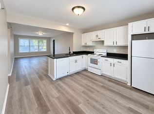 356 College Ave APT 3A, Valparaiso, IN 46383