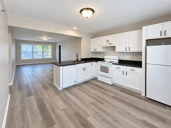 356 College Ave APT 3A, Valparaiso, IN 46383