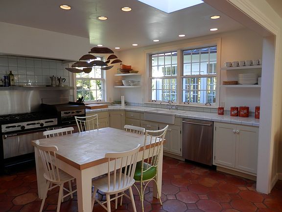 4th image of 11 Cottage Ave