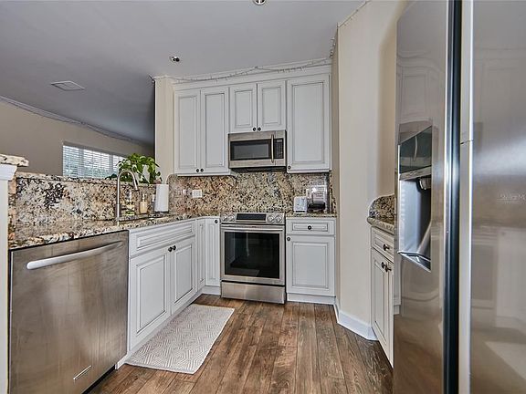 3rd image of 1018 Siena Park Blvd W