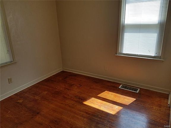 5th image of 4639 Oakridge Dr