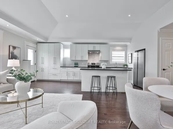 17 Flora Dr, Toronto, ON M1P 1A1