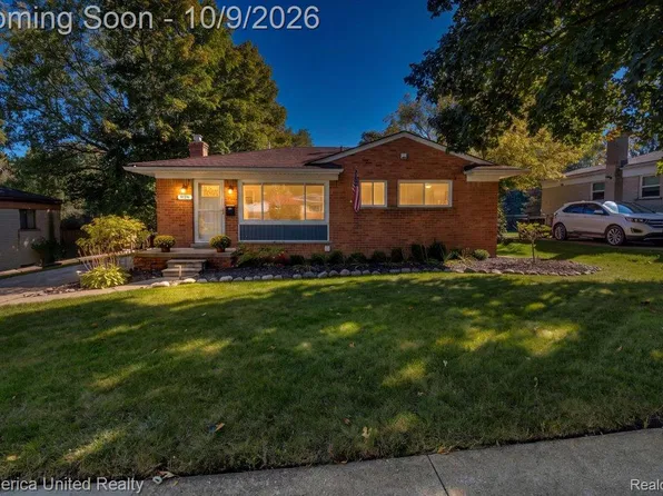 826 Squire Ln, Milford, MI 48381