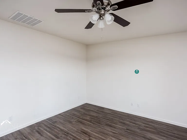 692 Wellington Dr — Photo 32