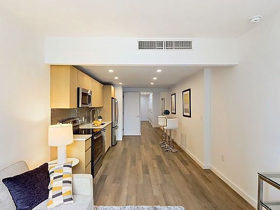 3rd image of 814 Amsterdam Ave #5FF