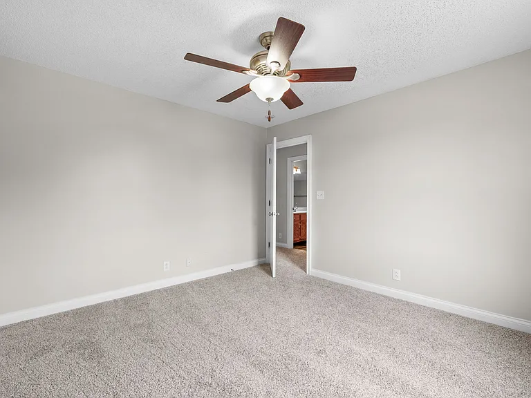 706 Shamrock Ct — Photo 28