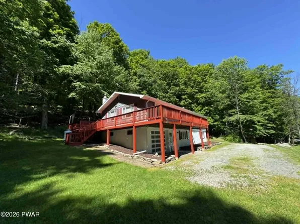 152 W Shore Dr, Hawley, PA 18428
