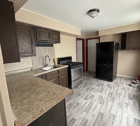 2nd image of 196.5 Oak St #1