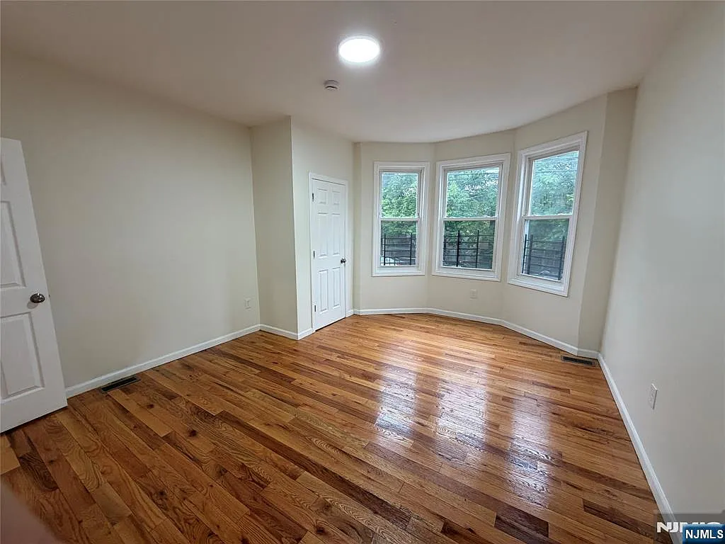 3 bed, 2.0 bath, $2,400 — Photo 2