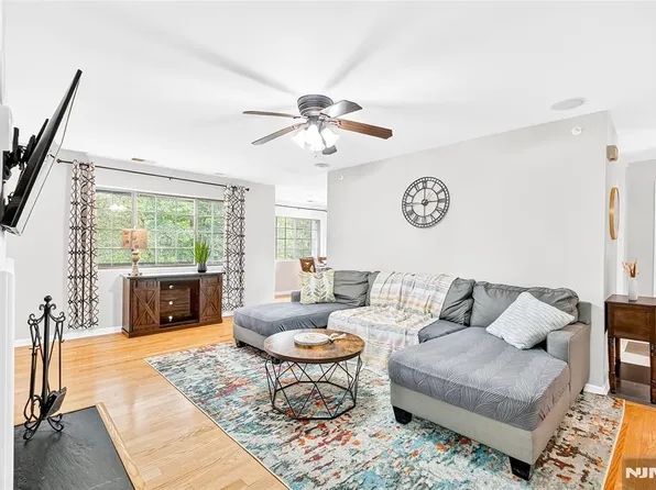 1007 Thoreau Ct, Mahwah, NJ 07430