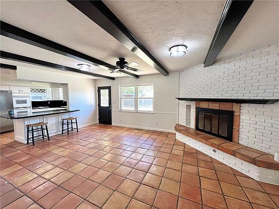 4th image of 1607 Crestview Dr