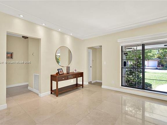 4th image of 535 Palermo Ave #0