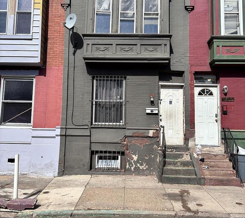 1st image of 153 E Wishart St