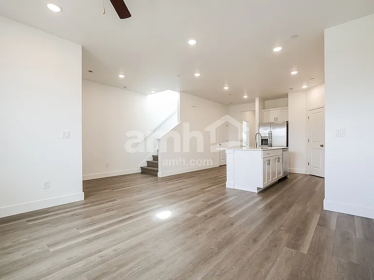 10233 Peoria Pkwy — Photo 5