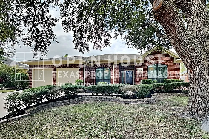 3 bed, 2.0 bath, 2302 sqft, $2,350 — Photo 1