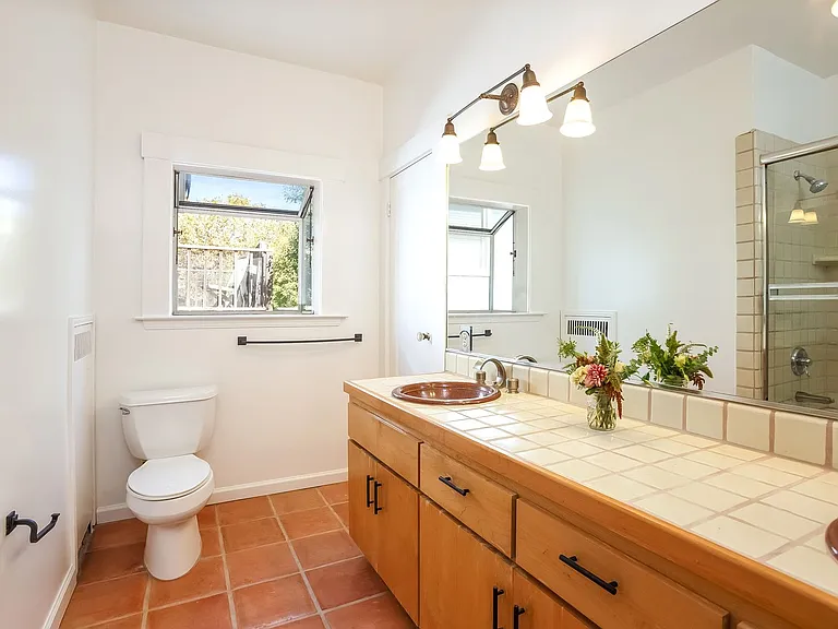 6458 Colby St — Photo 20