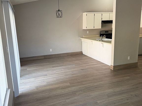 4th image of 1818 E Four Creeks Ave
