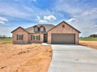 105 Captain Ln, Weatherford, TX 76086