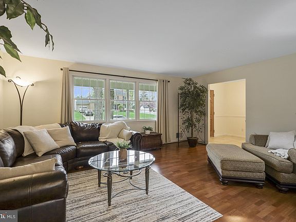 4th image of 6108 Scotch Dr