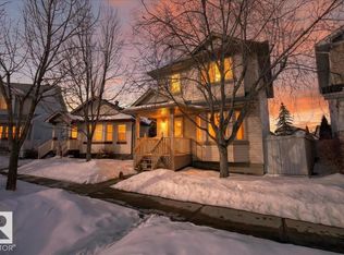 4519 Turner Sq NW, Edmonton, AB T6R 3E3